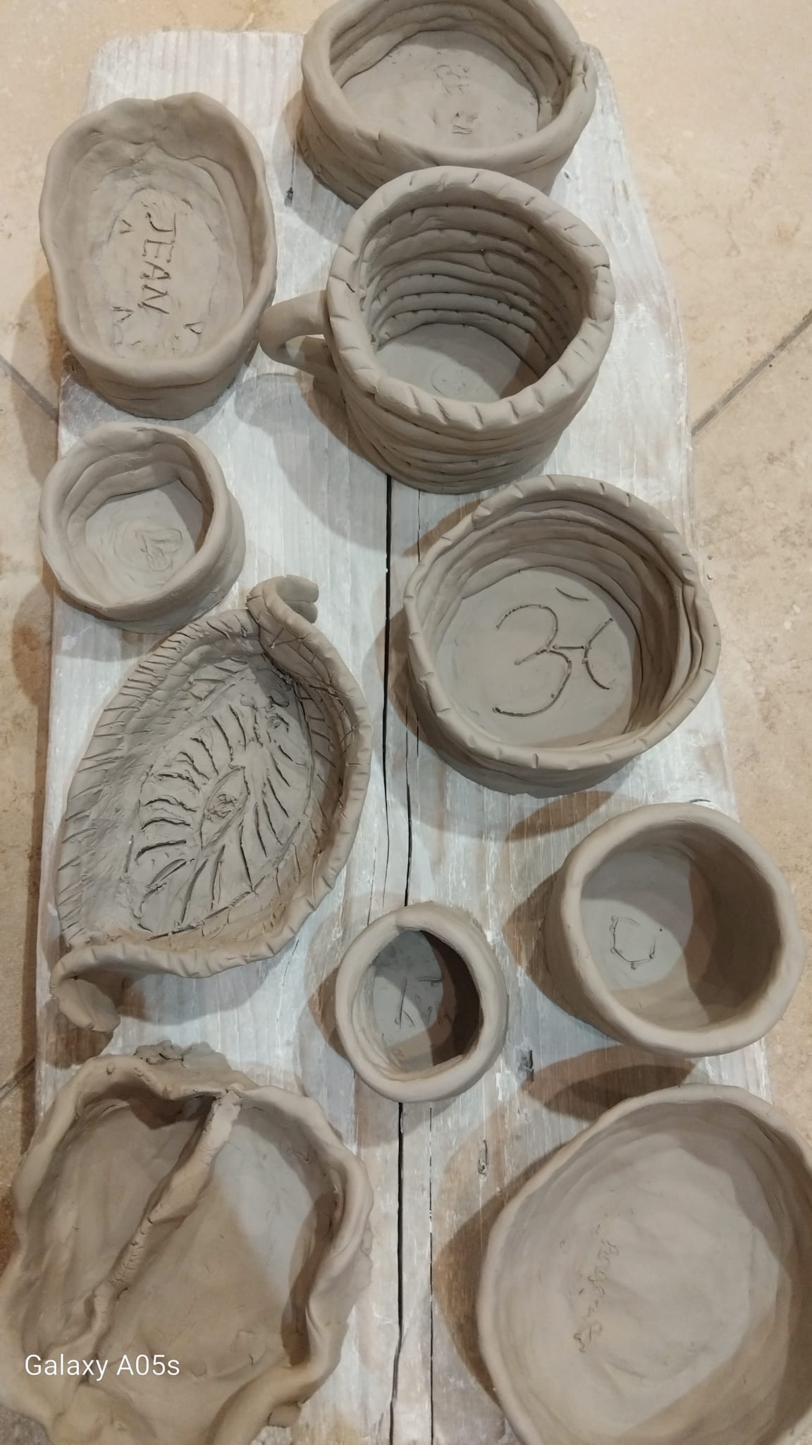 Pezzi in argilla realizzati durante il workshop di ceramica